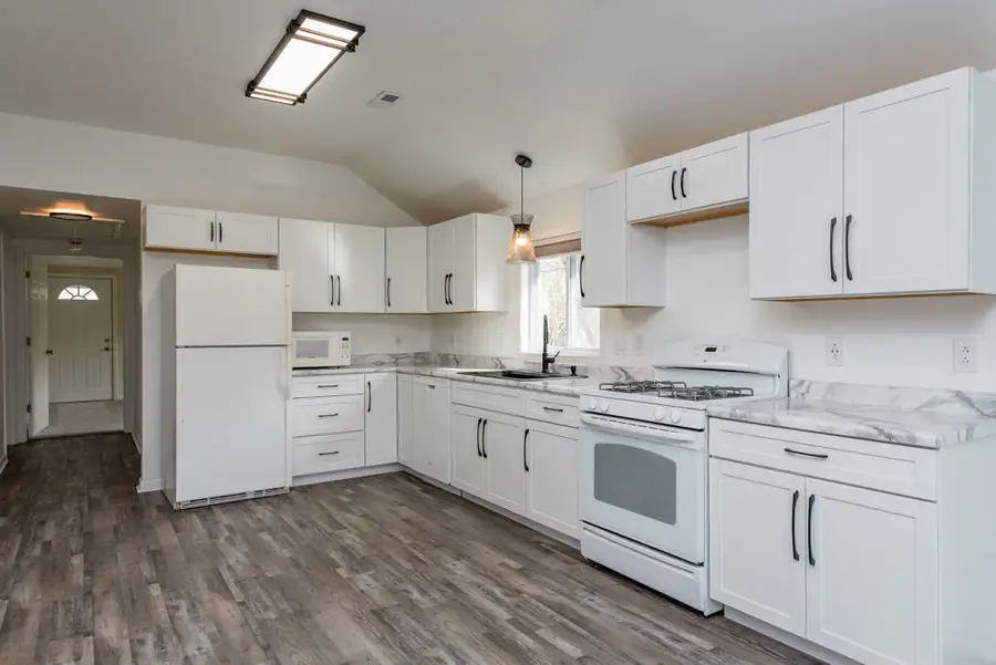 606 S Cogswell Dr, Silver Lake, WI 53170 - #2