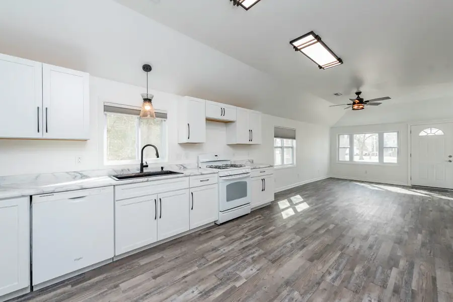 606 S Cogswell Dr, Silver Lake, WI 53170 - #3