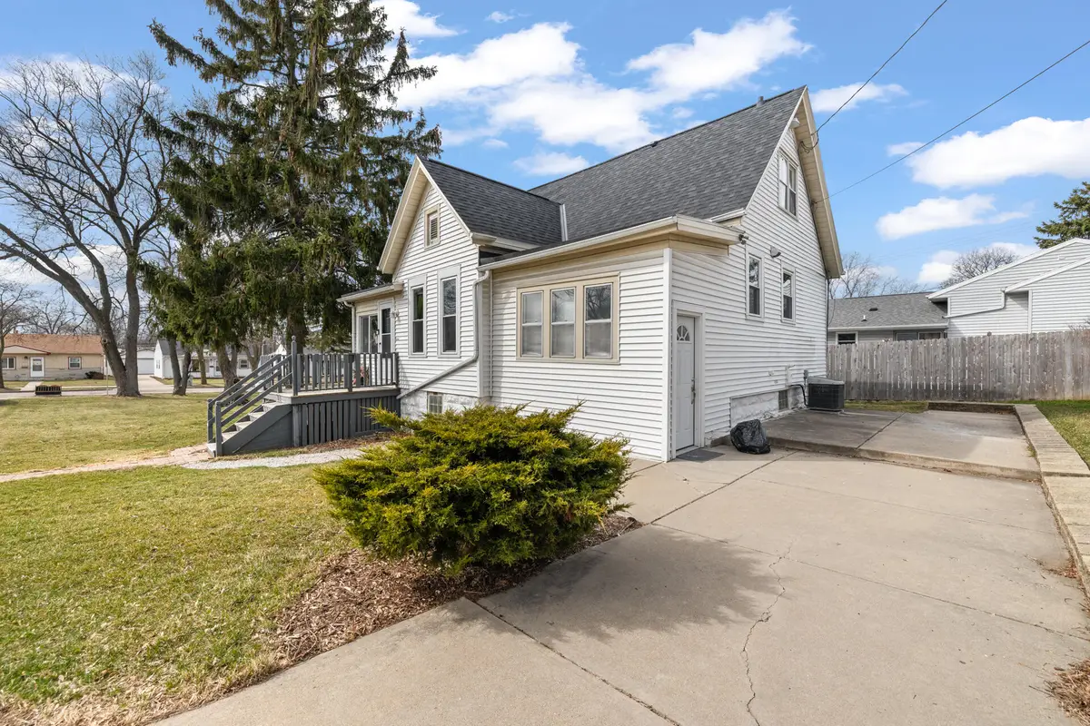 224 W Martin Ln, Milwaukee, WI 53207 - #1