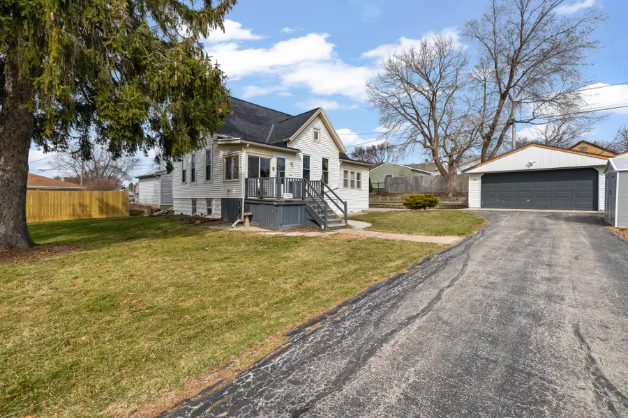 224 W Martin Ln, Milwaukee, WI 53207 - #3