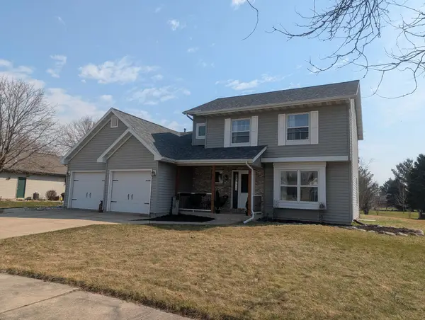 121 Evergreen Dr, Delavan, WI 53115