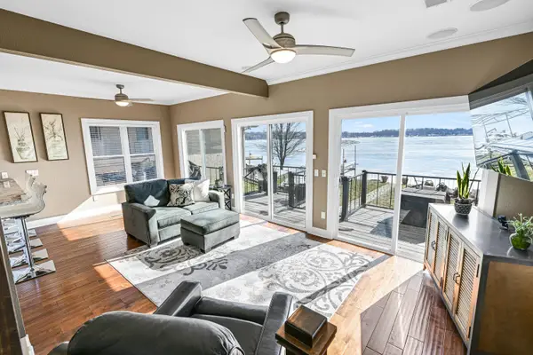 616 Kopmeier Dr, Pewaukee, WI 53072