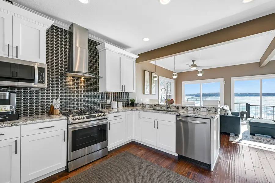 616 Kopmeier Dr, Pewaukee, WI 53072 - #2