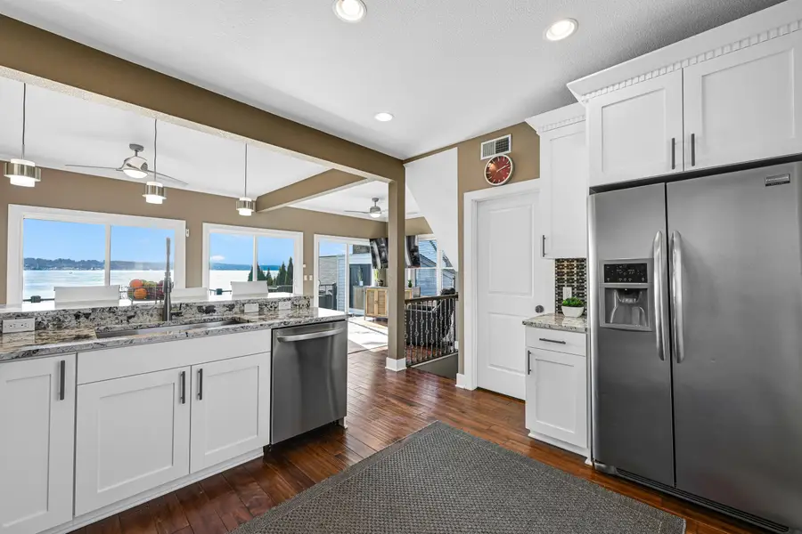 616 Kopmeier Dr, Pewaukee, WI 53072 - #3