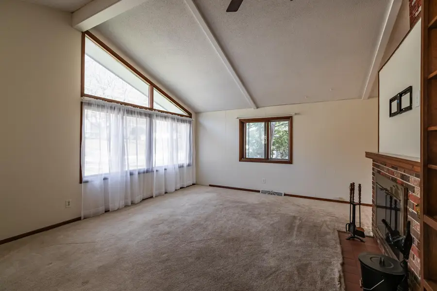 3420 Cliffside Dr, La Crosse, WI 54601 - #3