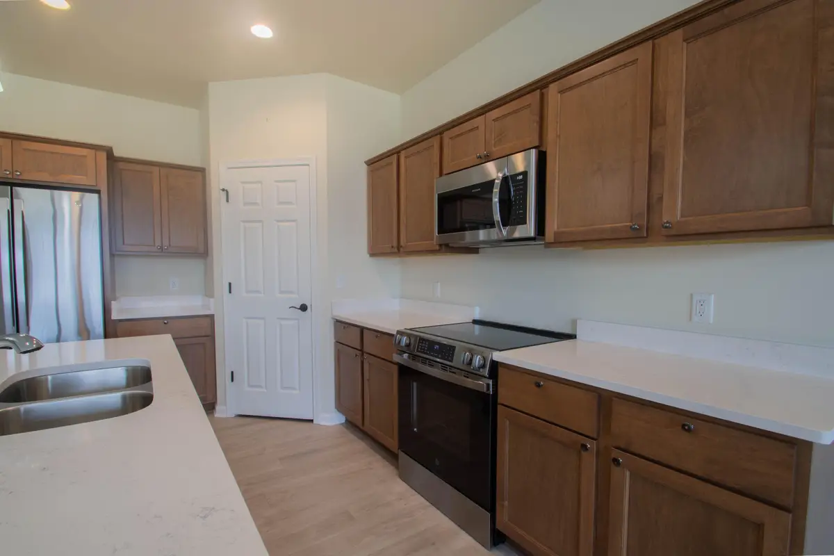 613 Hunter Oaks Blvd, Watertown, WI 53094 - #1