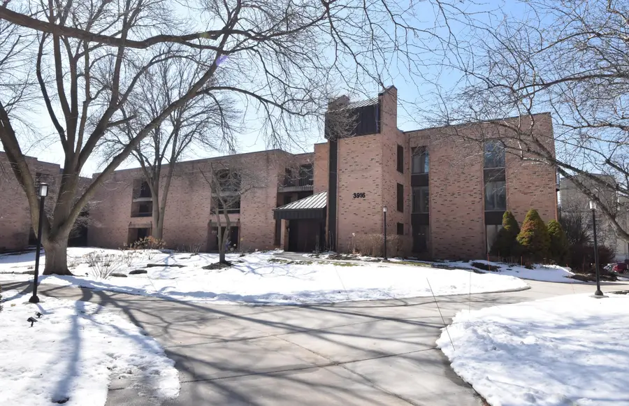 3916 N Oakland Ave, Shorewood, WI 53211 - #2