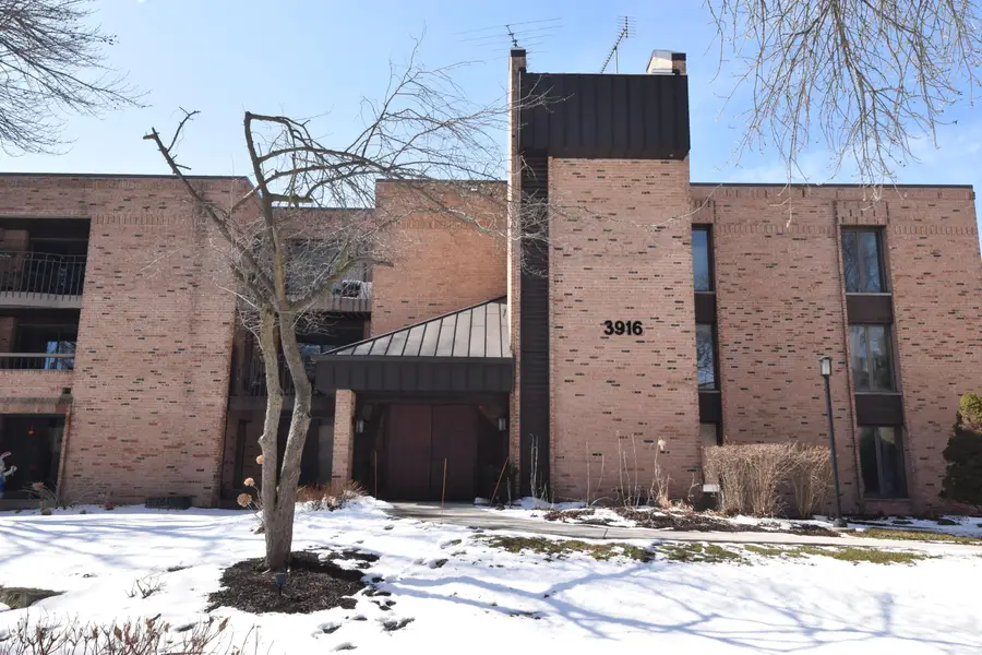 3916 N Oakland Ave, Shorewood, WI 53211 - #3