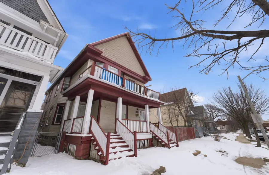 2631 N 33rd St, Milwaukee, WI 53210 - #3