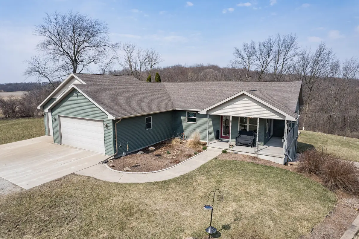 931 Canal Rd, Waterloo, WI 53594 - #1