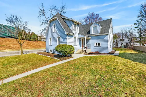 656 N 99th St, Wauwatosa, WI 53226