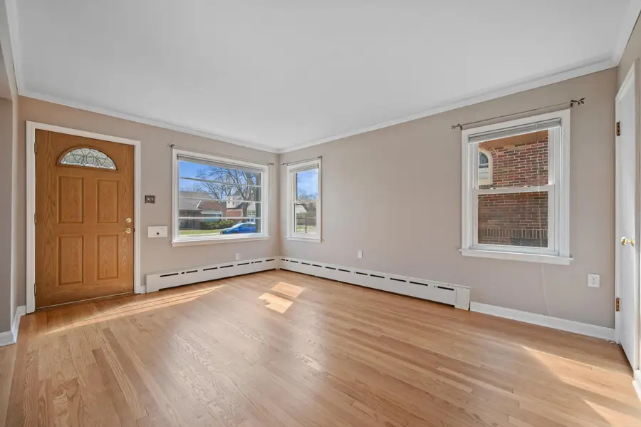 5713 N Argyle Ave, Glendale, WI 53209 - #2