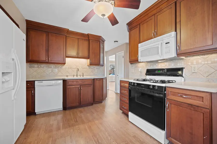 5713 N Argyle Ave, Glendale, WI 53209 - #3