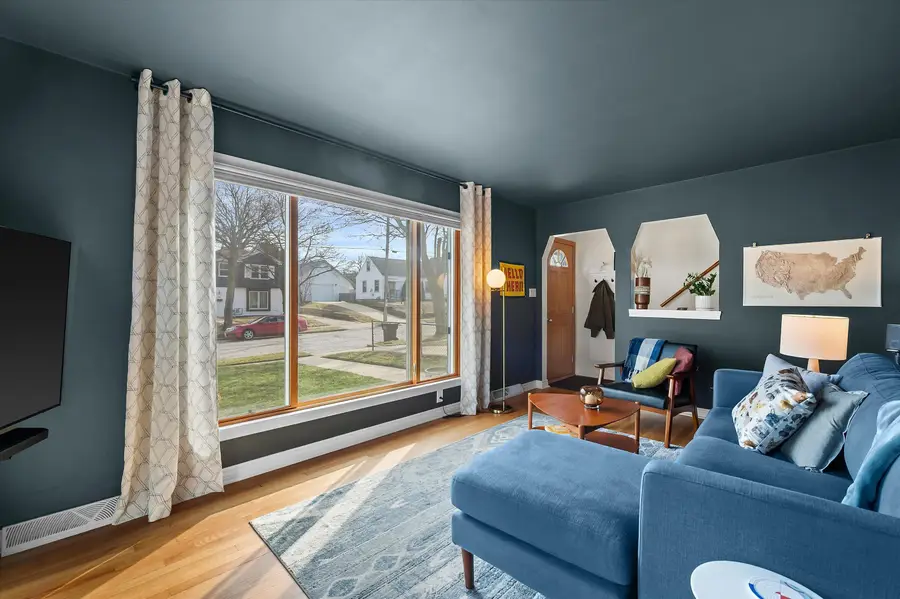 1918 E Eden Pl, Saint Francis, WI 53235 - #2