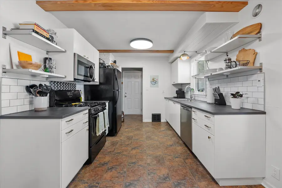 1918 E Eden Pl, Saint Francis, WI 53235 - #3