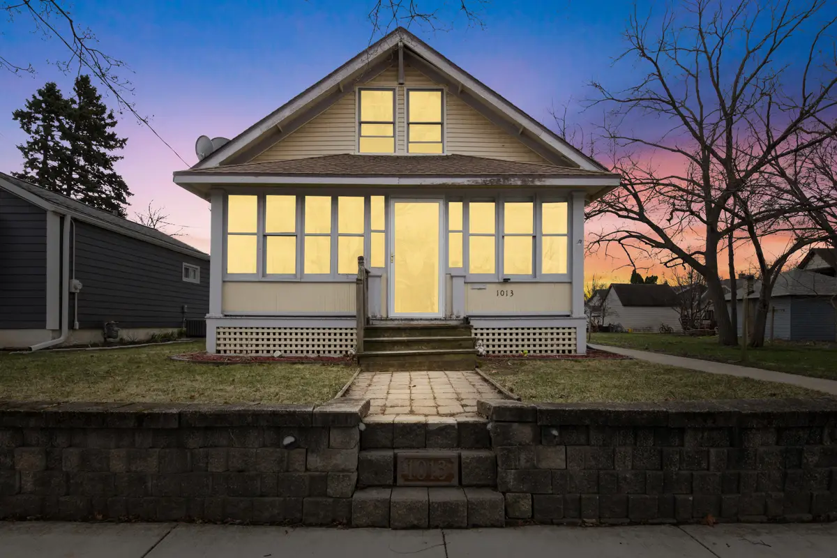 1013 Pearl St, Waukesha, WI 53186 - #1