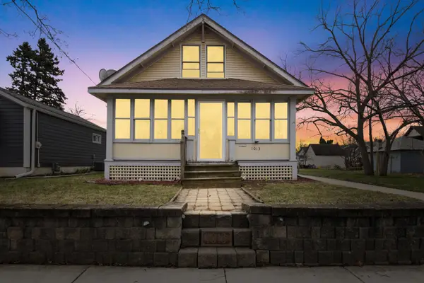 1013 Pearl St, Waukesha, WI 53186