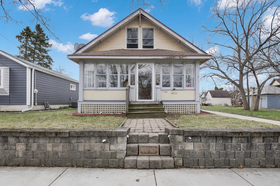 1013 Pearl St, Waukesha, WI 53186 - #2