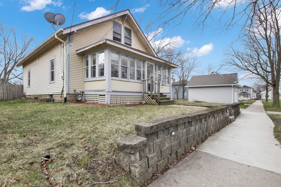 1013 Pearl St, Waukesha, WI 53186 - #3