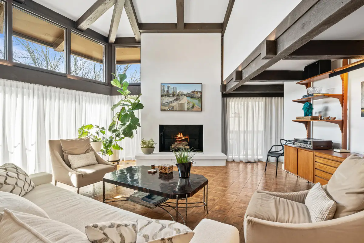 930 Alpine Dr, Fontana, WI 53125 - #1