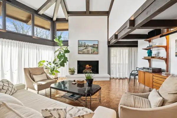 930 Alpine Dr, Fontana, WI 53125