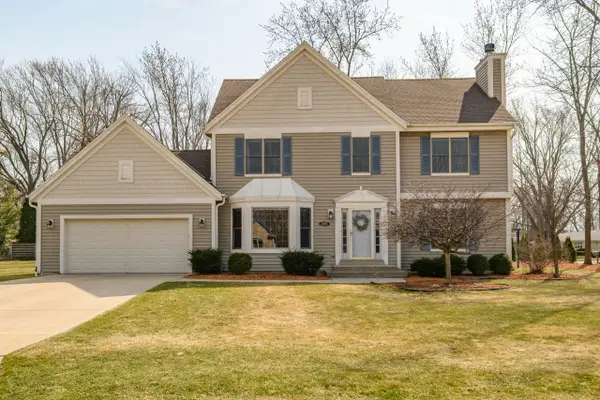 4195 W Squire Ave, Greenfield, WI 53221