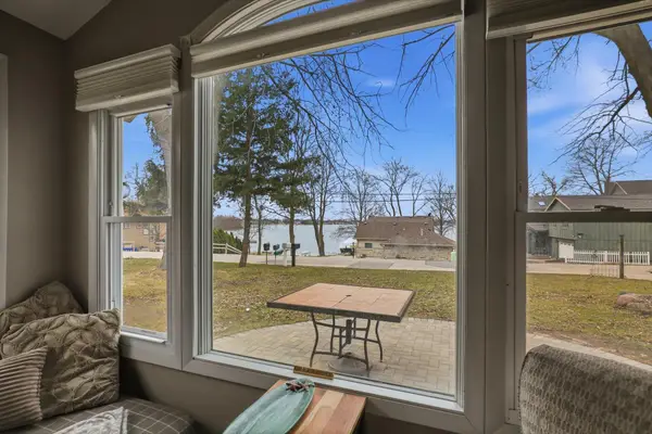 S70W17778 Muskego Dr, Muskego, WI 53150