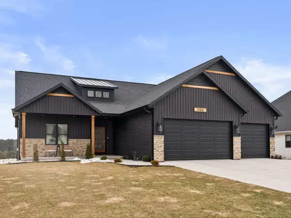 3104 Sandy Ridge Dr, Two Rivers, WI 54241