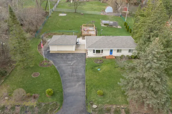 17321 W Observatory Rd, New Berlin, WI 53146