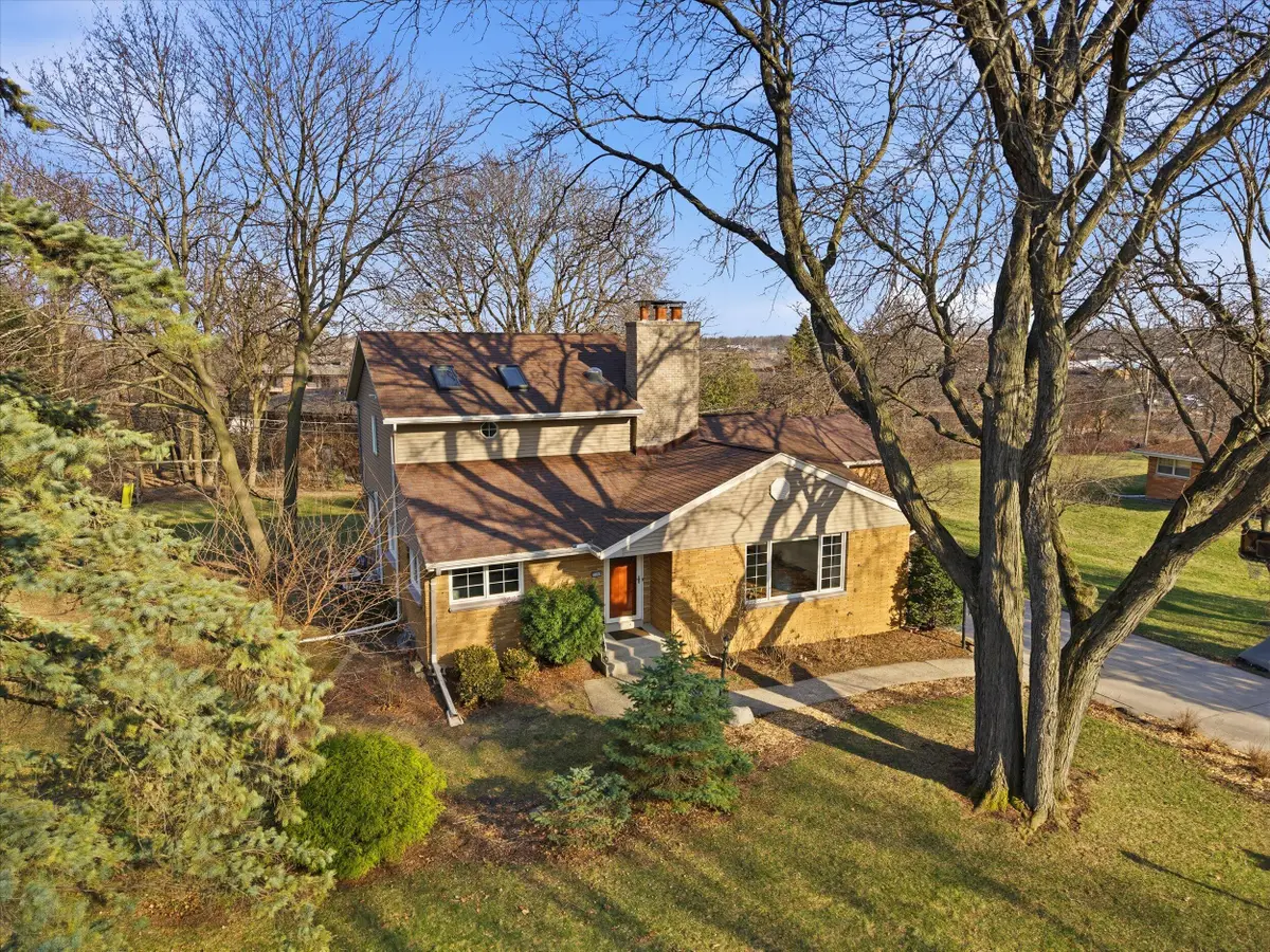 2340 Alta Louise Pkwy, Brookfield, WI 53045 - #1