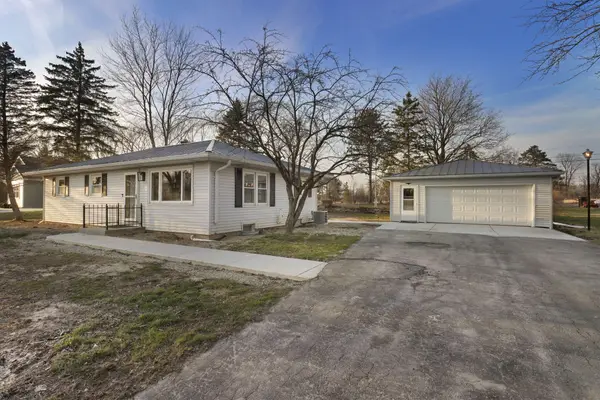 5530 Old Oak Ln, Caledonia, WI 53402