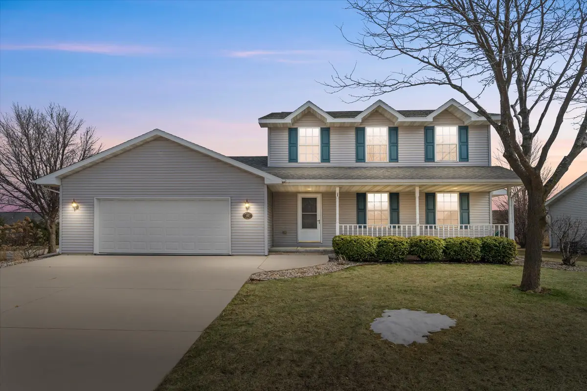 153 Yacoub Ln, Fond Du Lac, WI 54935 - #1