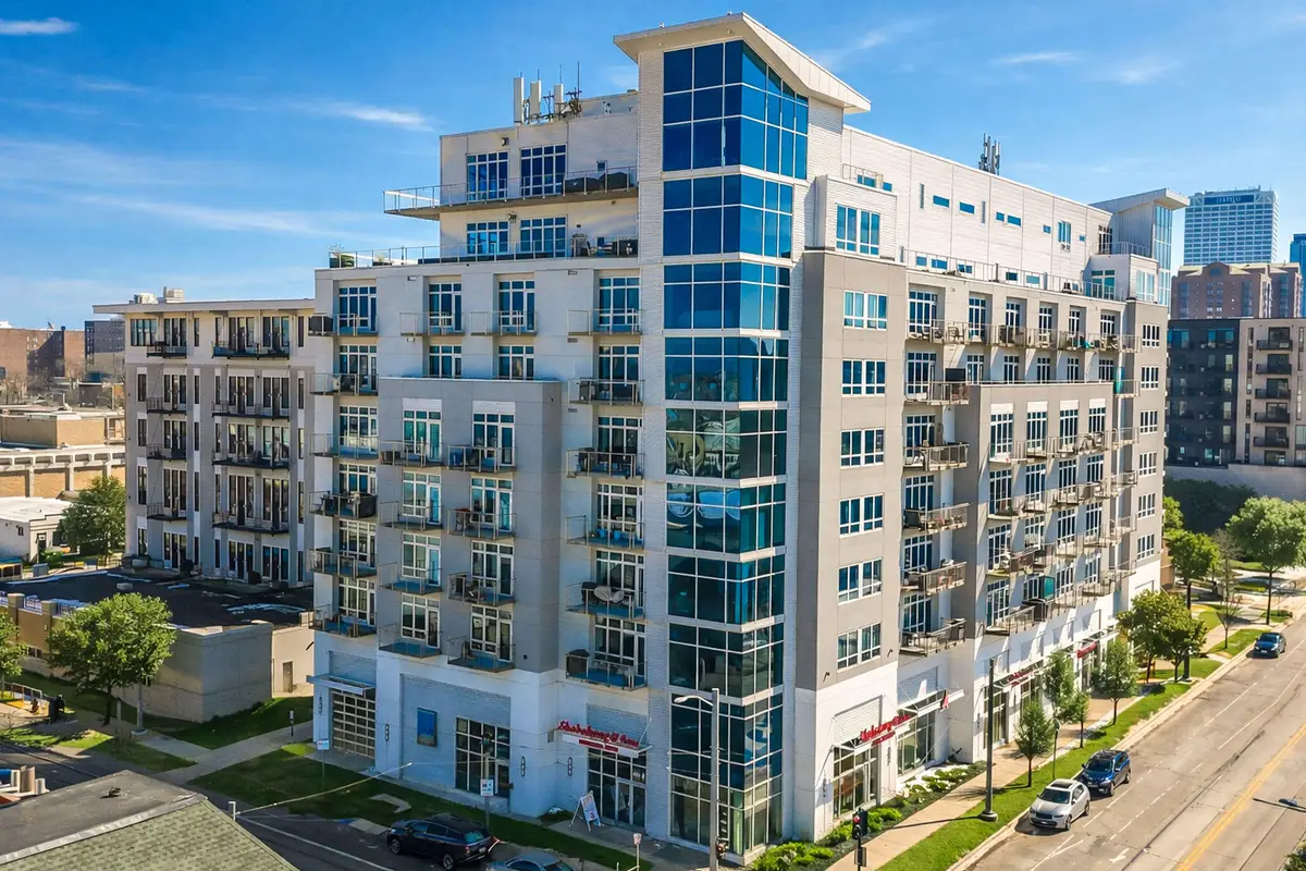 601 E Ogden Ave, Milwaukee, WI 53202 - #1