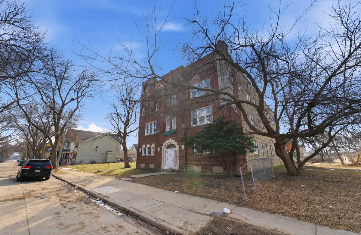2453 N 17th St, Milwaukee, WI 53206 - #1