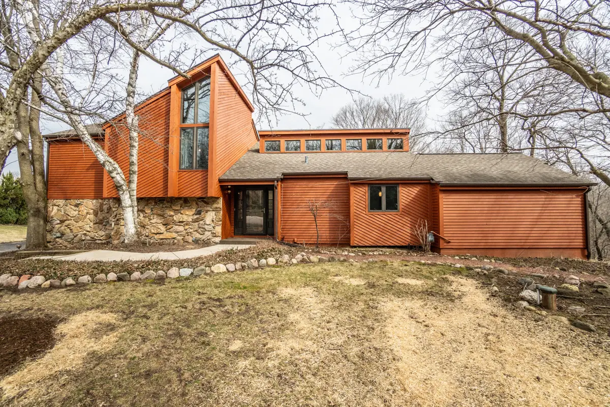 3113 Rolaine Pkwy, Hartford, WI 53027 - #1