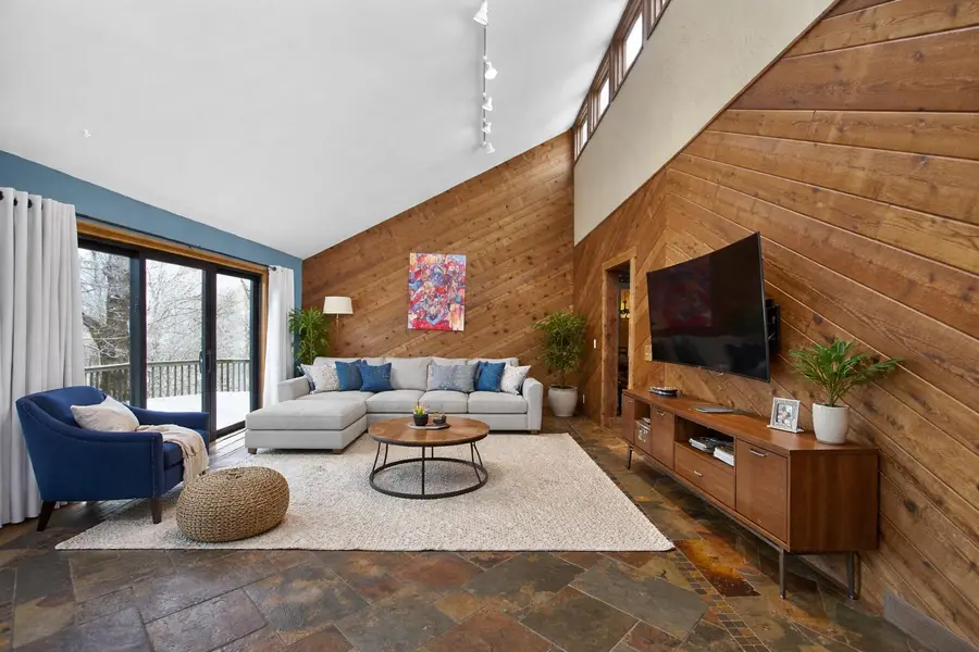 3113 Rolaine Pkwy, Hartford, WI 53027 - #2