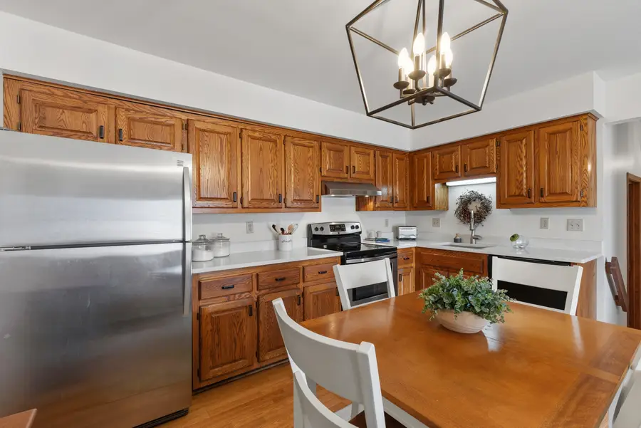 6461 S Crabapple Ct, Oak Creek, WI 53154 - #3