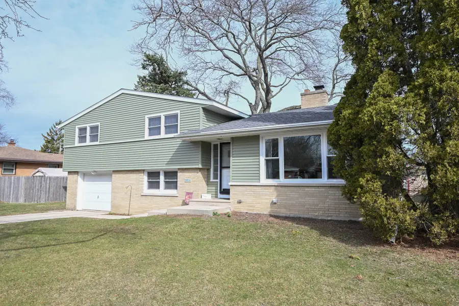 1110 Harmony Dr, Racine, WI 53402 - #3