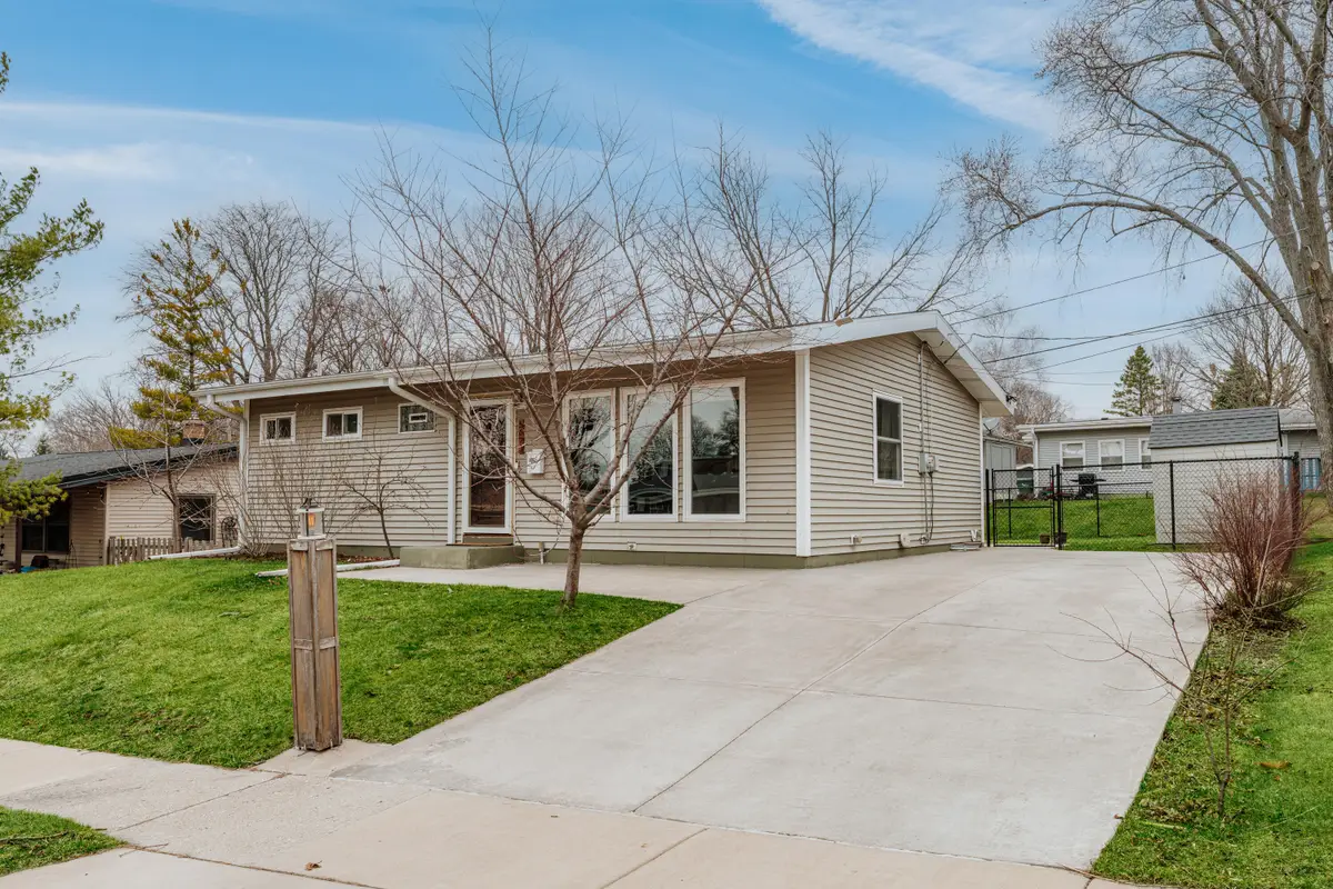 5623 Bentwood Ln, Greendale, WI 53129 - #1