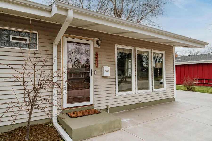 5623 Bentwood Ln, Greendale, WI 53129 - #2