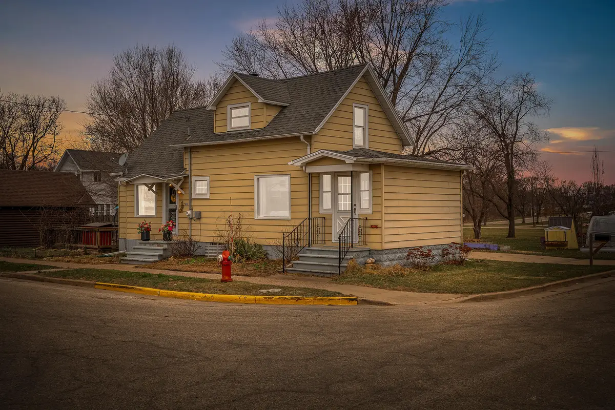 818 Long Ct, Sparta, WI 54656 - #1