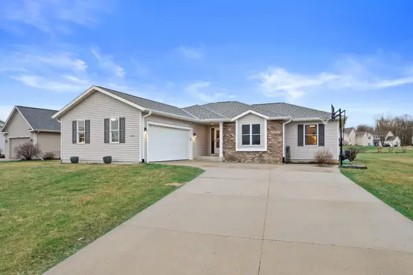 N7996 Woody Ln, Ixonia, WI 53036