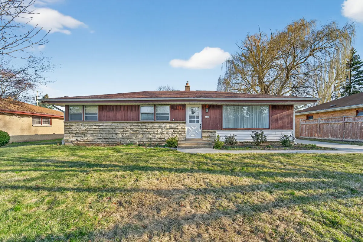 4604 W Dunwood Rd, Brown Deer, WI 53223 - #1