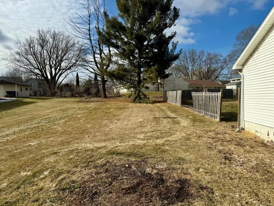 205 Juneau St, Lowell, WI 53557 - #2