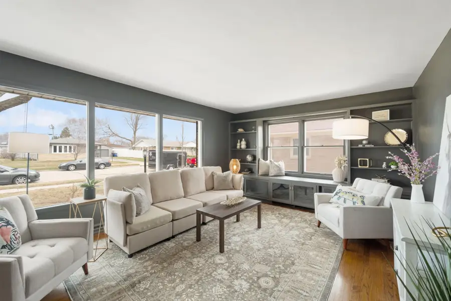 821 Saxony Dr, Racine, WI 53402 - #3