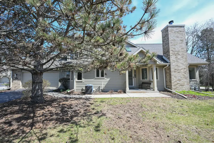 N21W24093 Dorchester Dr, Pewaukee, WI 53072 - #3