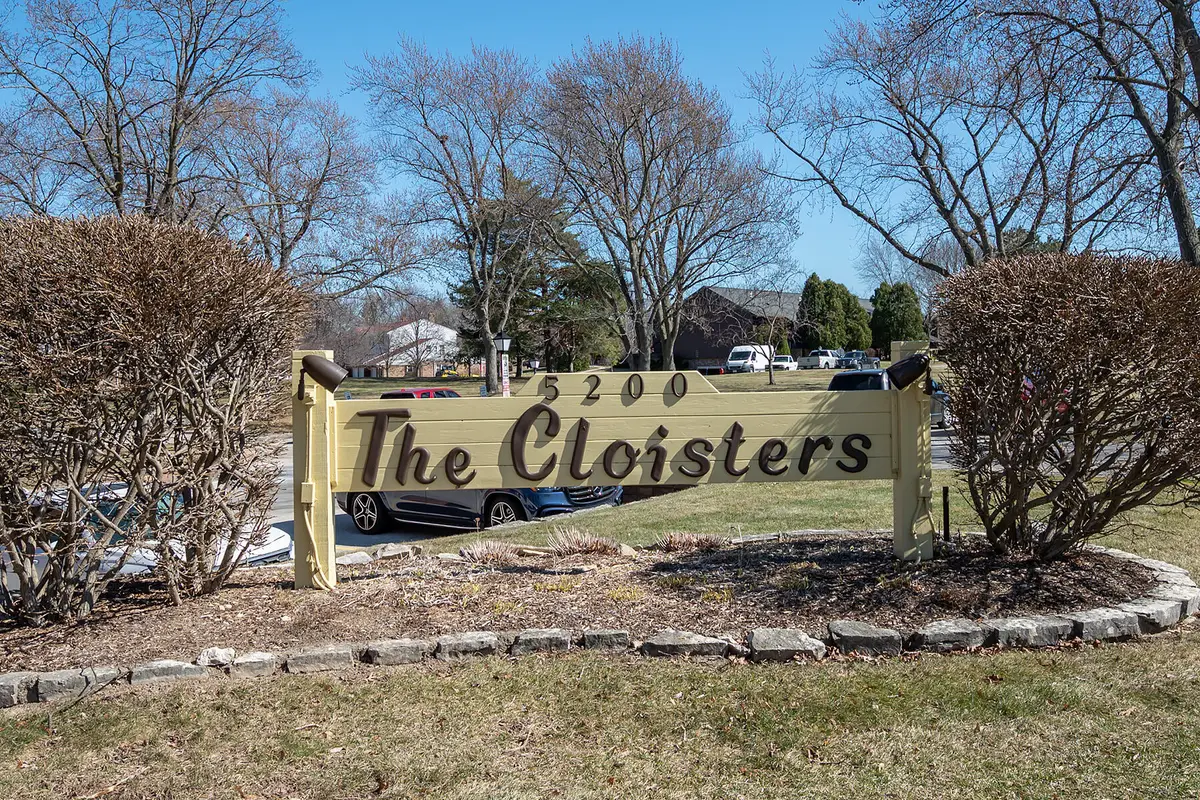 5200 S Tuckaway Blvd, Greenfield, WI 53221 - #1