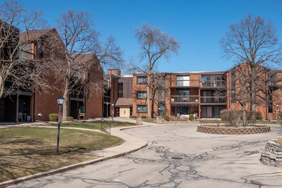 5200 S Tuckaway Blvd, Greenfield, WI 53221 - #2