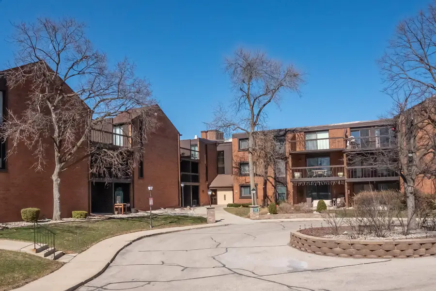 5200 S Tuckaway Blvd, Greenfield, WI 53221 - #3