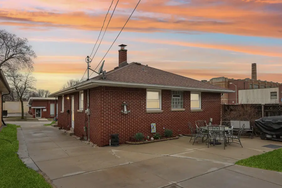 2306 S 85th St, West Allis, WI 53227 - #2